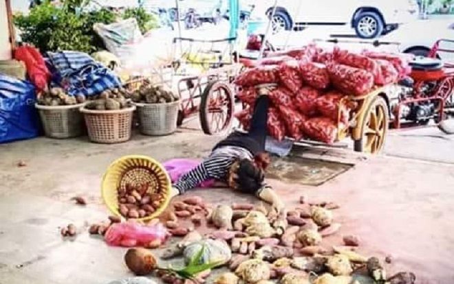 Không đồ hiệu xe sang, bà chị 'bá đạo' khoe rau củ ngập sân theo trend 'ngã sấp mặt'