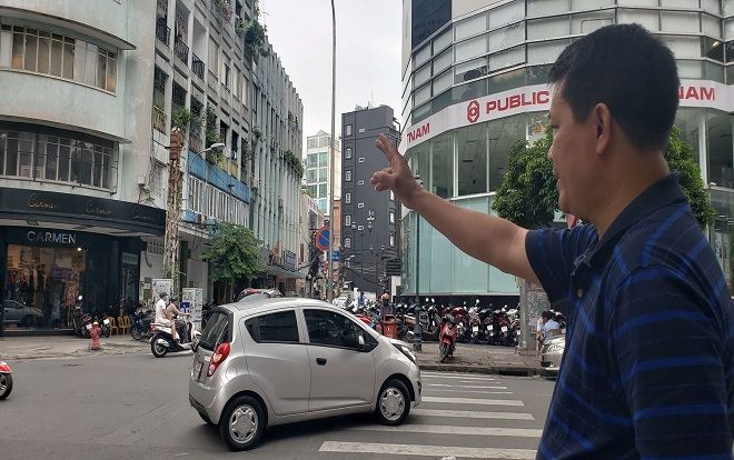 Đang trên đường đến bệnh viện, người phụ nữ mang thai bị cướp túi xách ngã nhào xuống đường