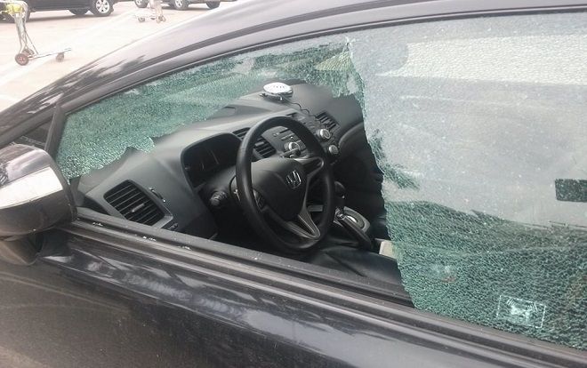 Thanh niên điên cuồng đập vỡ kính gần 30 xe sang để trộm 100 nghìn chơi game