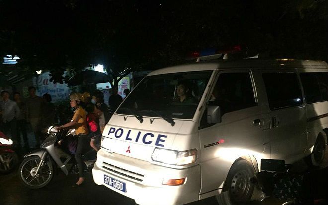 Nghi phạm ôm lựu đạn cố thủ suốt 14 giờ đã bị bắt