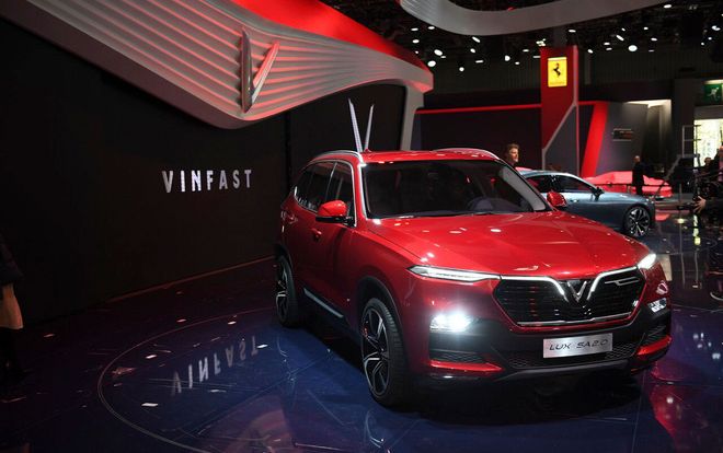 VinFast ra mắt 2 mẫu xe đầu tiên tại Paris Motor Show 2018, David Beckham xem đó là điều thần kỳ