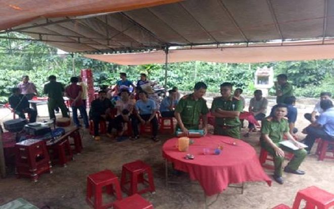 Phát hiện mẹ tử vong, con trai 32 tuổi uống thuốc diệt cỏ tự tử