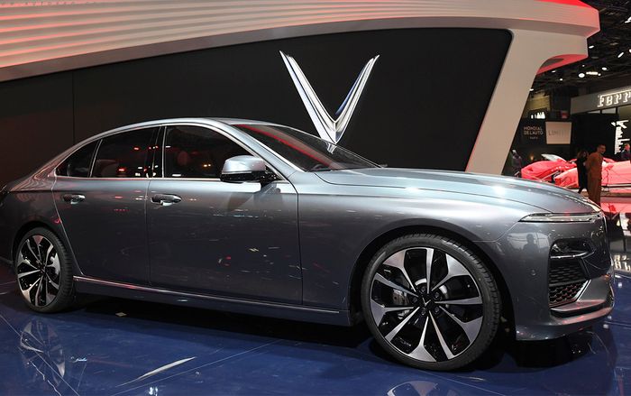 Cận cảnh sedan LUX A2.0 vừa ra mắt của VinFast