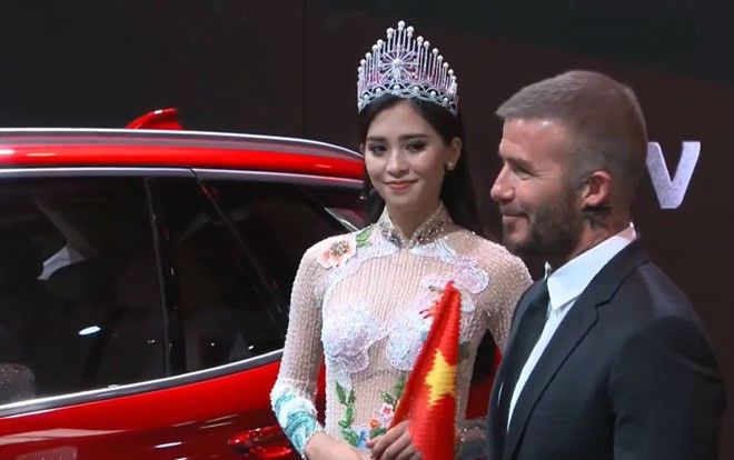Bị chê ngoại ngữ kém, hoa hậu Tiểu Vy chỉ dám 'bắn' 2 câu Tiếng Anh với cựu danh thủ David Beckham