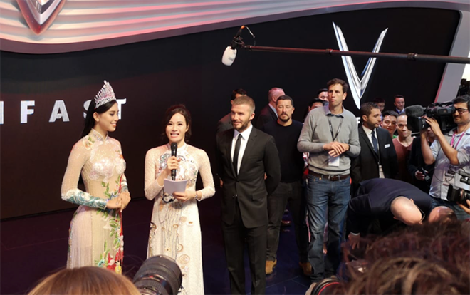 Hình ảnh xe VinFast và David Beckham xuất hiện đầy tự hào trên hàng loạt báo quốc tế