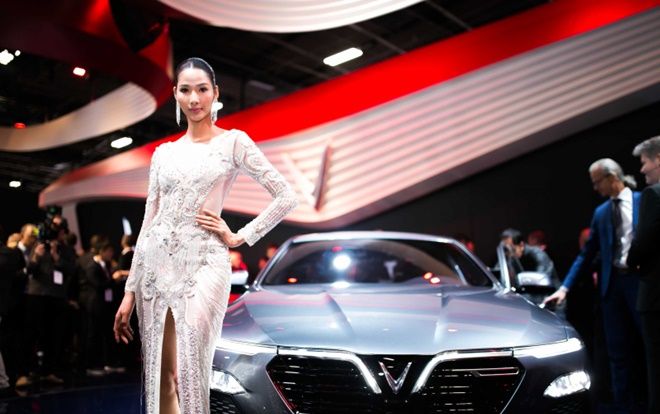 Ngoài VinFast, Hoàng Thùy đã có những lần xuất hiện đặc sắc nào trong các sự kiện quốc tế?