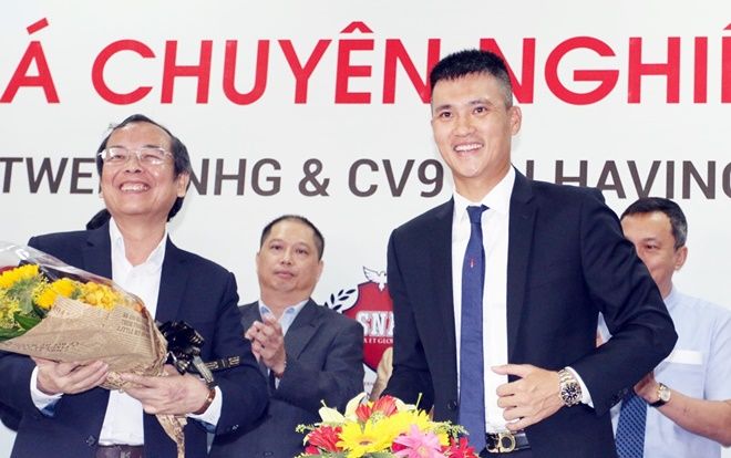 Con đường chông gai nhưng phủ màu hồng của Công Vinh