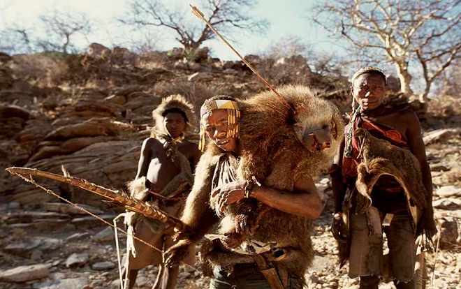 Bộ tộc thích ăn thịt khỉ đầu chó, có tài săn bắn 'thần sầu'