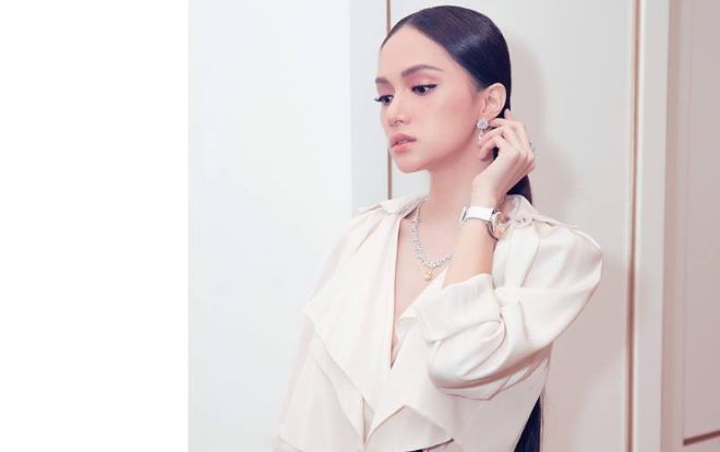 Ồ thì ra từ Hương Giang đến Tăng Thanh Hà đều đang mê kiểu tóc 'bổ luống' sang chảnh này!