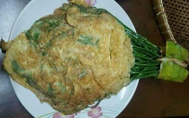 Hú hồn với sản phẩm trứng chiên phiên bản vợt đánh bóng bàn của cô nàng khi ra mắt gia đình bạn trai