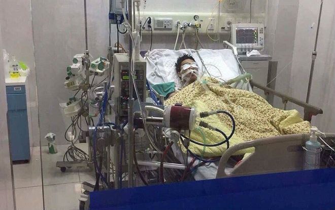 Cậu em trai ngày nào vẫn ứng cứu chị khi xe hết xăng nay bỗng mắc trọng bệnh, chị gái xót xa: 'Tôi đau lắm, ngày nào cũng lầm lũi sau cửa kính nhìn em'