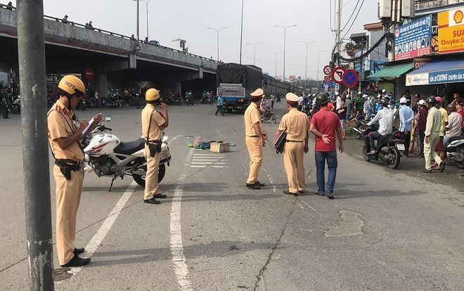 Bé gái 10 tuổi cùng mẹ bị xe tải cán tử vong ngay tại 'ngã tư tử thần' An Sương