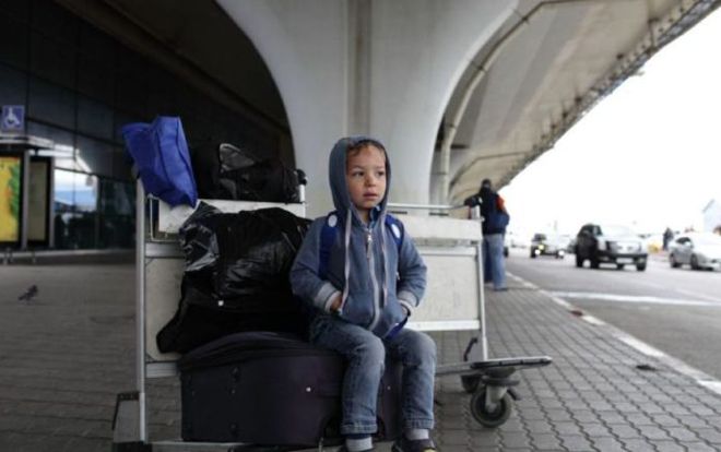 Về nhà sau kỳ nghỉ, bố mẹ mới nhớ ra bỏ quên con 5 tuổi ở sân bay