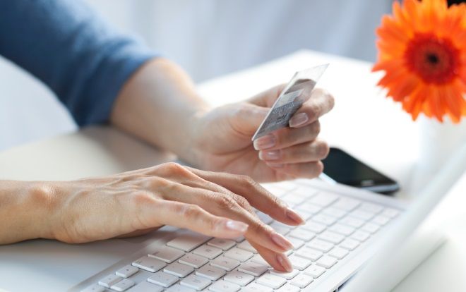 Báo giá 299k nhưng lấy 300k, khách báo hủy đơn vì thu không đúng giá khiến chủ shop điếng người