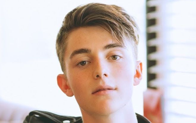 Thần đồng âm nhạc nước Mĩ Greyson Chance tự tin công khai đồng tính và sở hữu vẻ đẹp ngây thơ suốt thập kỉ