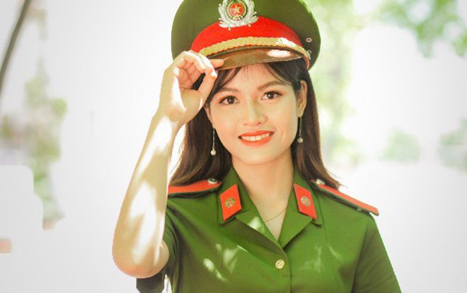 'Bông hồng thép' thủ khoa kép trường HV Cảnh sát nhân dân sở hữu bảng thành tích 'choáng váng'