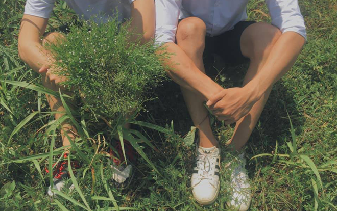 Bộ ảnh đam mỹ ‘Đưa em về thanh xuân’ gây bão cộng đồng mạng vì quá mức tình bể bình