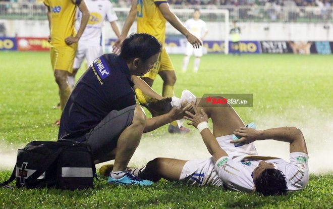 Vũ Văn Thanh sốc nặng khi biết tin bị đứt dây chằng