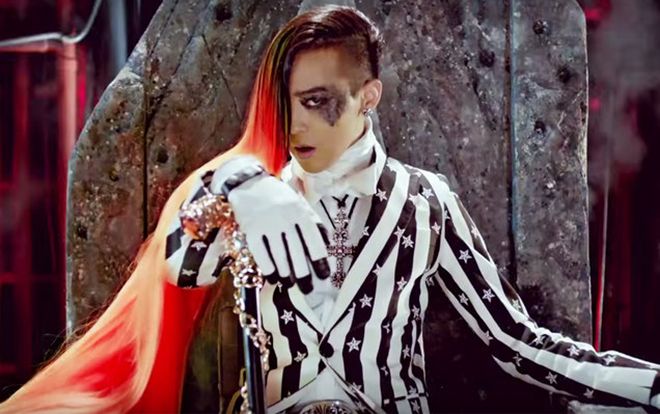 Những trang phục biểu diễn từng làm dậy sóng MXH của dàn sao Kpop