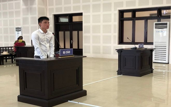 Ghen tuông, nam thanh niên tạt a xít bạn gái đang 'sống thử' rồi tự sát