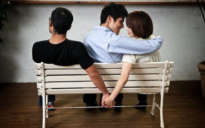 Đã phản bội còn lên mạng kể lể hỏi han, cô gái bị dân mạng chỉ trích: 'Con gái như thế thật tội cho đàn ông chúng tôi'