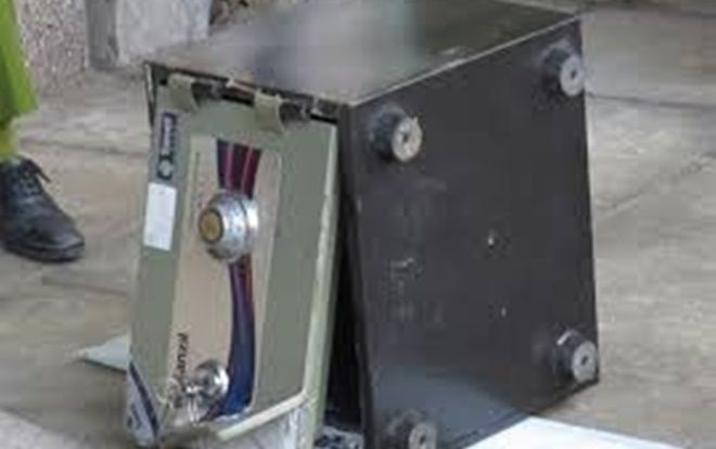 Đạo chích đi xe SH vào trường đại học phá két sắt