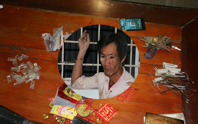 Lên cơn 'ngáo đá', nam thanh niên vác dao dọa chém hàng xóm rồi ôm bình gas cố thủ