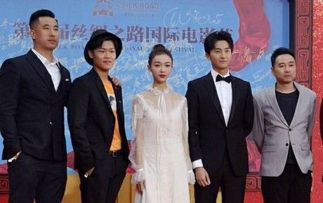 Để lộ hình thể gầy 'đáng báo động', Ngô Cẩn Ngôn không may lọt top sao xấu tuần