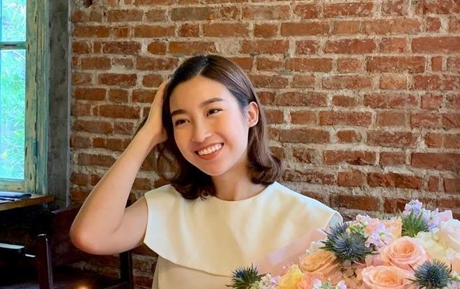 Mỹ nhân Việt đua nhau lộ mặt mộc tự nhiên, tông trang điểm đậm sắp qua mùa