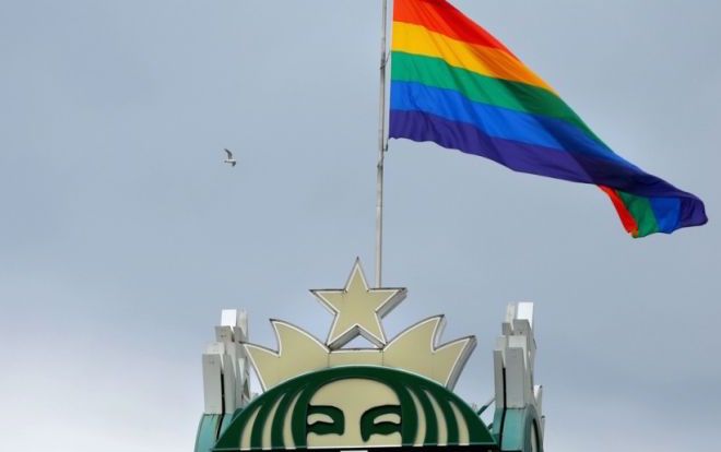 Starbuck câu chuyện về hãng cafe lớn nhất toàn cầu đứng về cộng đồng lục sắc