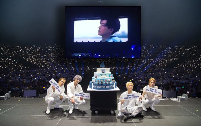 Chiếu VCR của iKON trong concert WINNER, YG nhận 'mưa-gạch-đá' thậm chí cả hashtag: 'Hãy xin lỗi đi!'