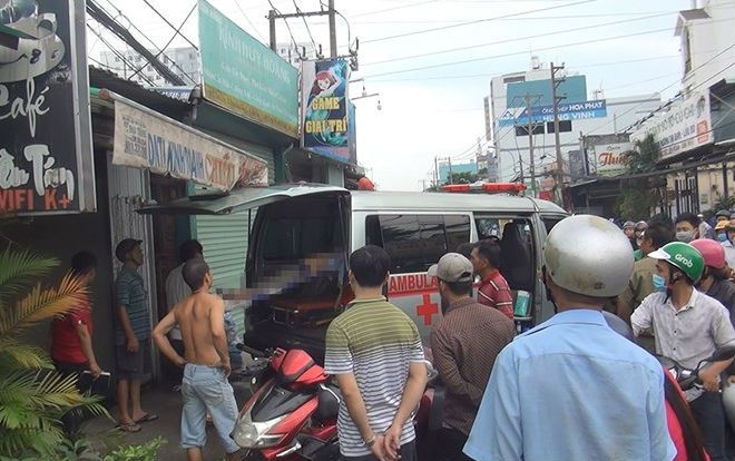 Người đàn ông gục chết bất thường trong nhà vệ sinh quán cà phê