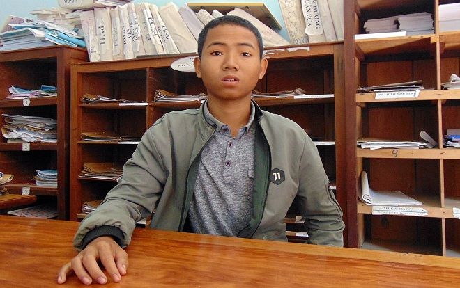 Khởi tố, tạm giam thiếu niên đâm cụ bà 82 tuổi để cướp 503.000 đồng mua mì tôm