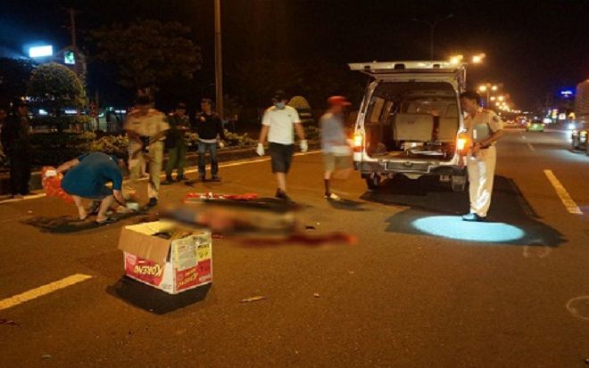 Phát hiện thi thể nam thanh niên giữa quốc lộ, phần đầu gần đứt lìa khỏi cổ