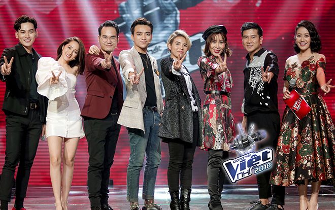 Ghi hình Liveshow 3: Dàn HLV Giọng hát Việt nhí 2018 ai cũng diện sắc đen quyền lực, chỉ trừ 2 mỹ nhân này!