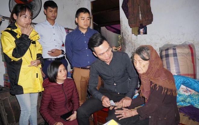 Cuộc sống đổi thay của mẹ già 88 tuổi mù loà nuôi con điên dại: 'Giờ tôi không còn phải lo từng bữa ăn cho con gái nữa'