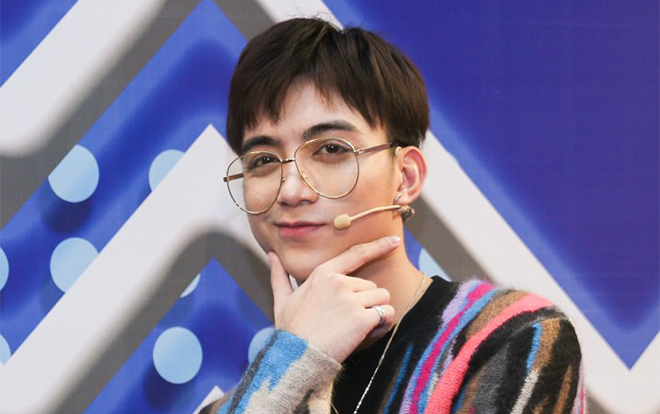 Clip hot: Soobin Hoàng Sơn… múa may quay cuồng, tinh nghịch chọc HLV Hồ Hoài Anh