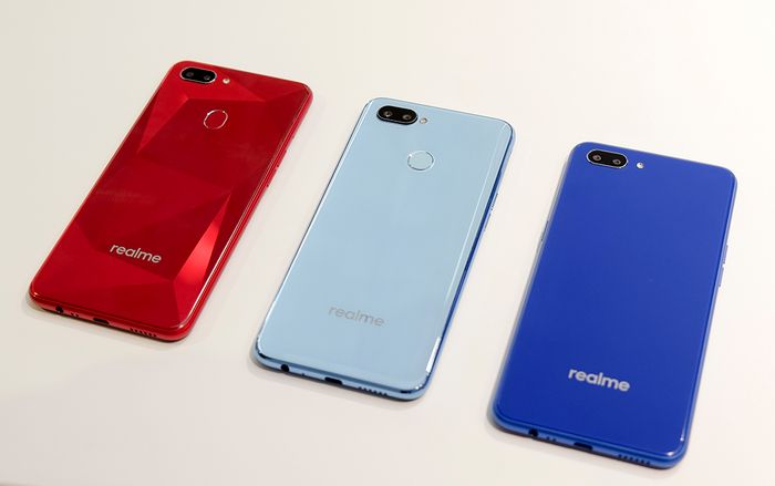 Realme tung 3 smartphone mới ở Việt Nam: Cấu hình ngon, camera kép và giá rẻ bất ngờ!