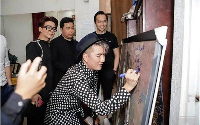 Chuyện Đàm Vĩnh Hưng 'bôi' tranh, hay 'bức tranh' Bùi Tiến Dũng