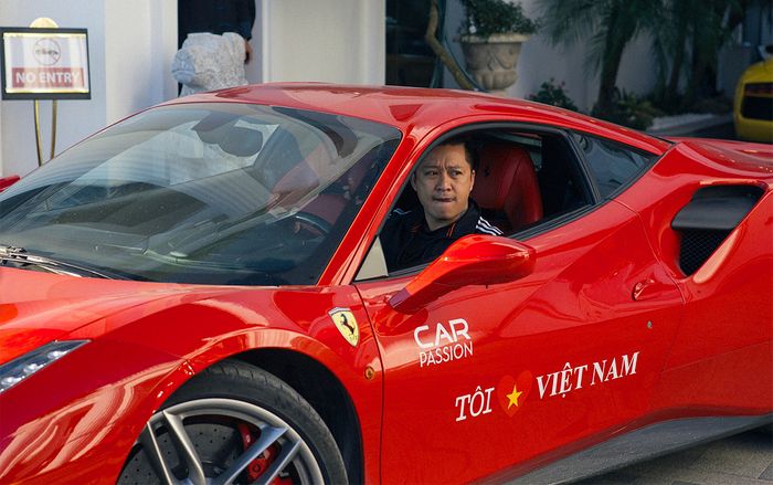 Ngoài Ferrari 488 GTB, Tuấn Hưng còn sở hữu bộ sưu tập xe khủng thế này