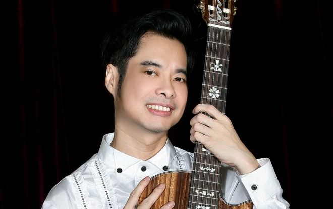 Con trai nuôi điển trai 'Nam tiến' bắt đầu nghiệp cầm mic: Danh ca Ngọc Sơn nói gì?