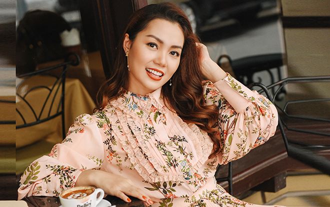 Nguyễn Ngọc Anh ngọt ngào với váy áo nữ tính đón gió lạnh cuối thu