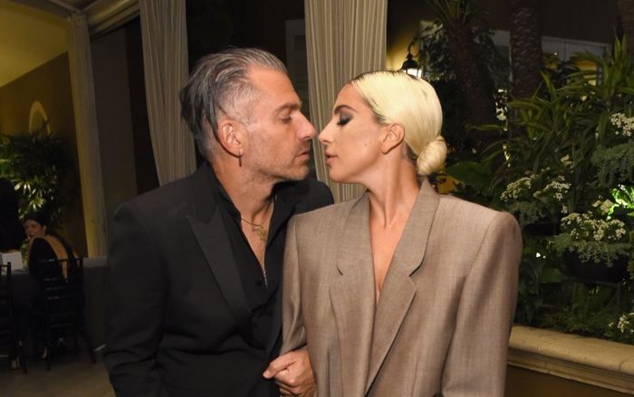 Nếu bạn chưa có người yêu thì đừng lo: Lady Gaga chuẩn bị lên xe hoa với chồng… hơn 17 tuổi!