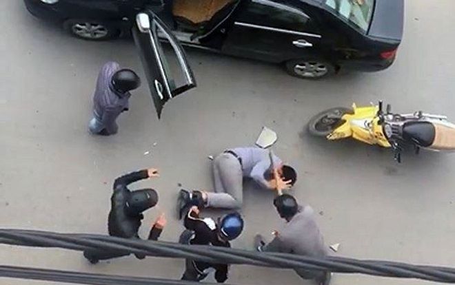 Mâu thuẫn làm ăn, người phụ nữ nhờ người yêu thuê côn đồ truy sát bạn trai cũ