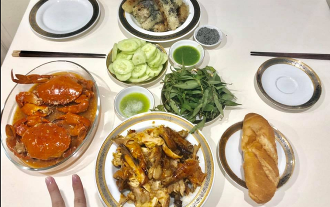 Cô vợ trẻ khoe mâm cơm 500k cho 2 người ăn, bật mí tiền đi chợ hết gần 50 triệu/tháng khiến chị em choáng váng