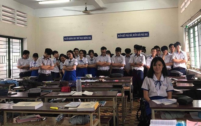 Khi cô giáo hỏi ai không thuộc bài xuống cuối lớp đứng và cái kết 'ôi thật bất ngờ'