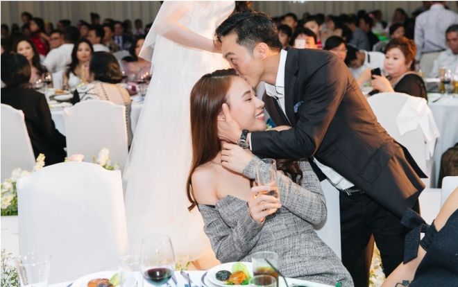 Cường Đô La 'lỡ' tiết lộ thời gian tổ chức đám cưới với Đàm Thu Trang khi tám chuyện với bạn bè