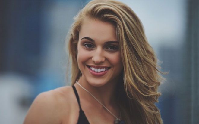 Nhan sắc tựa Hoa hậu của ‘hot girl bóng rổ’ người Mỹ