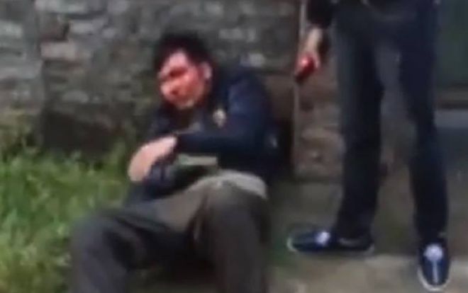 Trộm chó, nam thanh niên bị người dân vây đánh chảy máu đầu