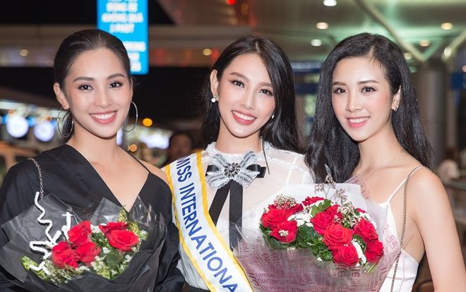 Không thể dự thi, á hậu Thúy An vẫn ra tiễn Thùy Tiên lên đường tham gia Hoa hậu Quốc tế 2018